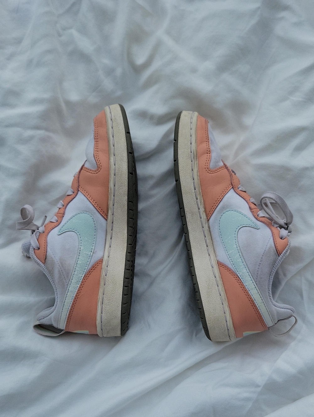 Nike White, Peach, And Light Blue Casual Sneakers Size 5Y - Picture 2 of 5